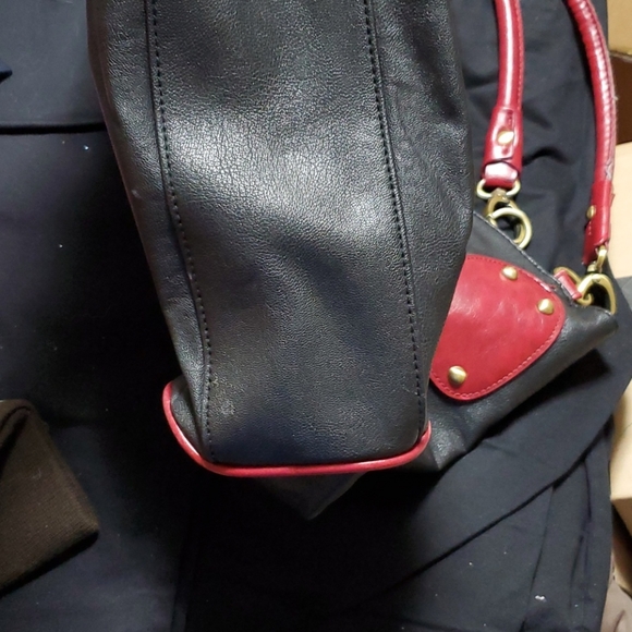 Gorgeous broken hearted leather bag - Picture 11 of 12